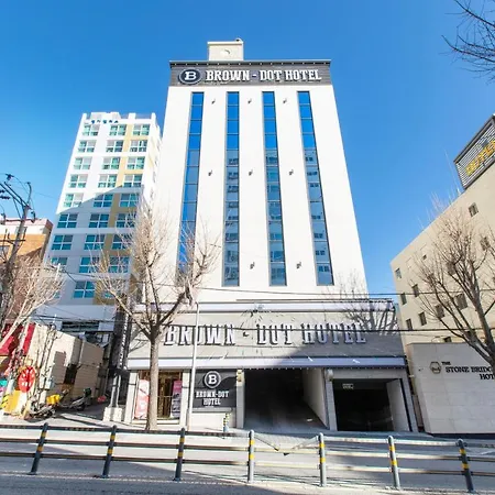 Brown-Dot Hotel Minam