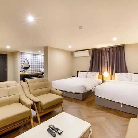 Brown Dot Hotel Minam
