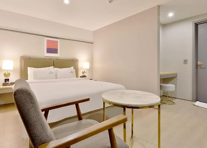 Brown Dot Minam Hotel